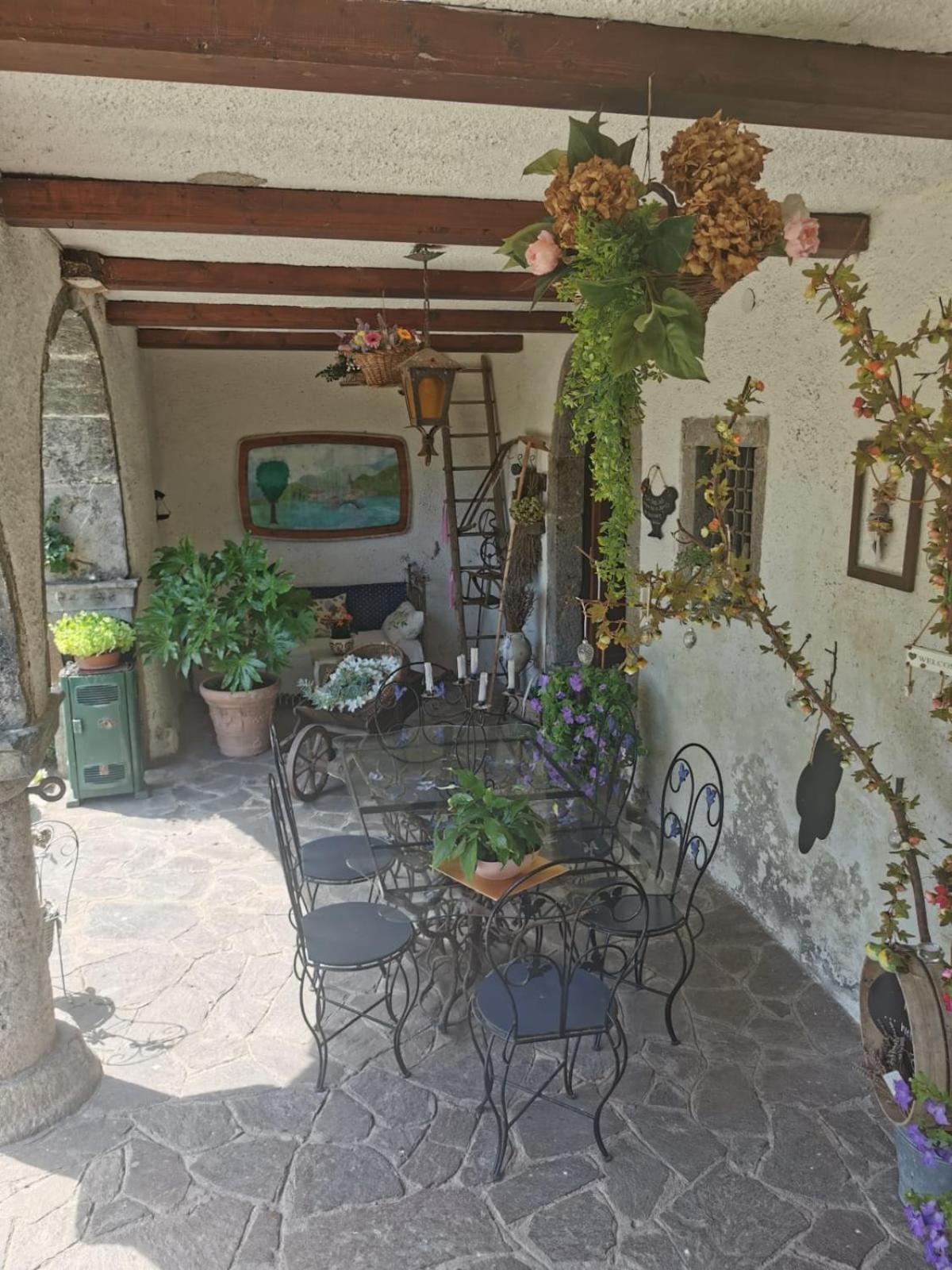 A Casa Di Gianni E Mari Bed & Breakfast Vestone Exterior photo