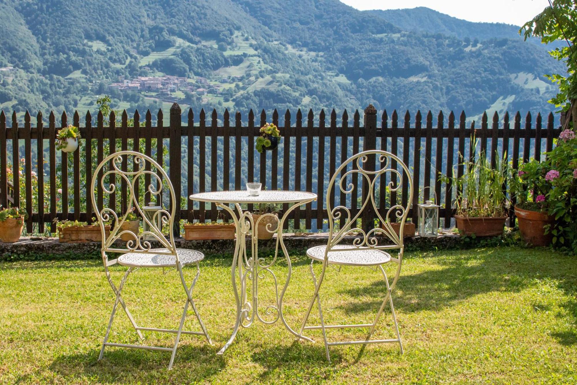 A Casa Di Gianni E Mari Bed & Breakfast Vestone Exterior photo
