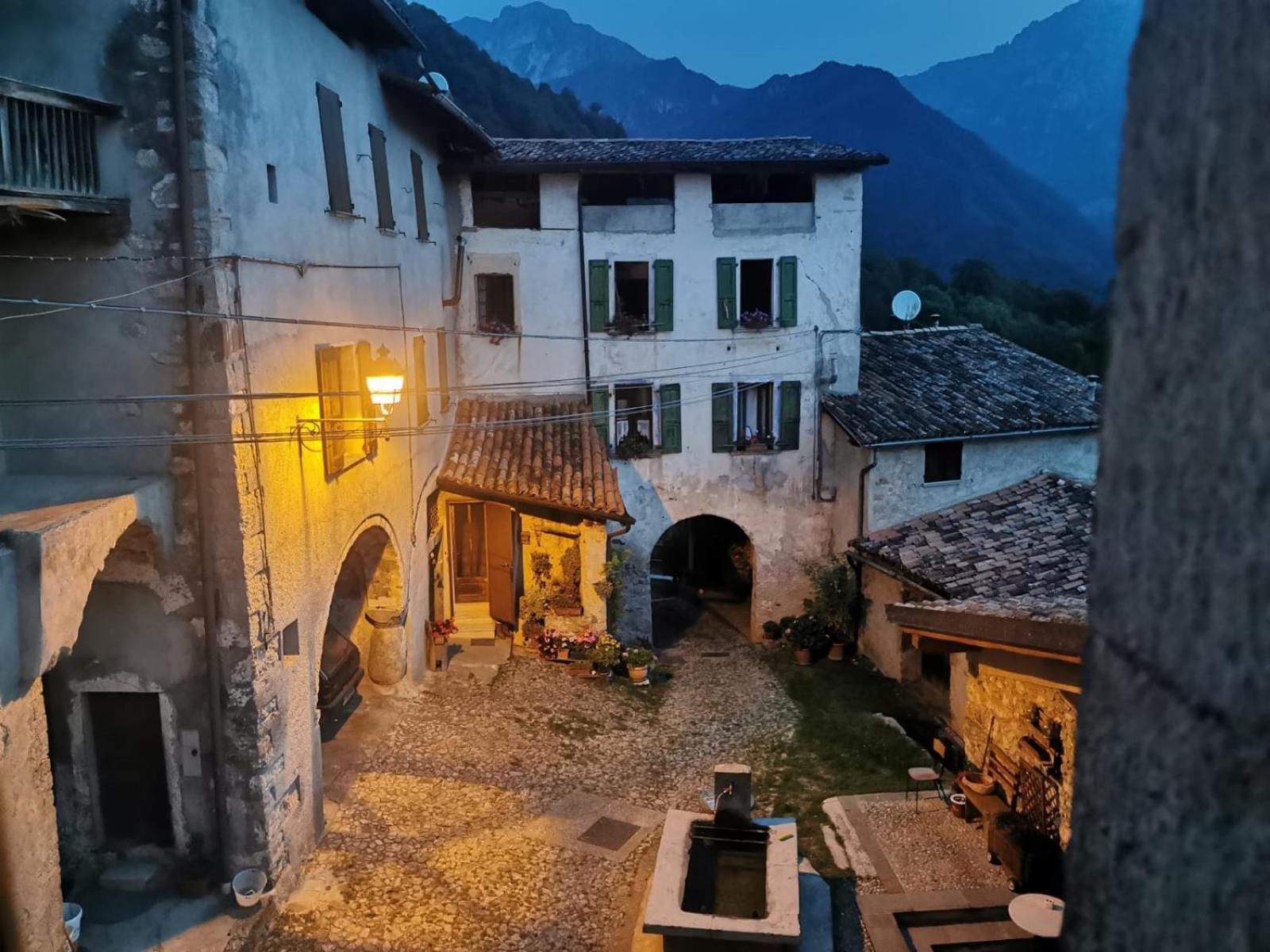 A Casa Di Gianni E Mari Bed & Breakfast Vestone Exterior photo