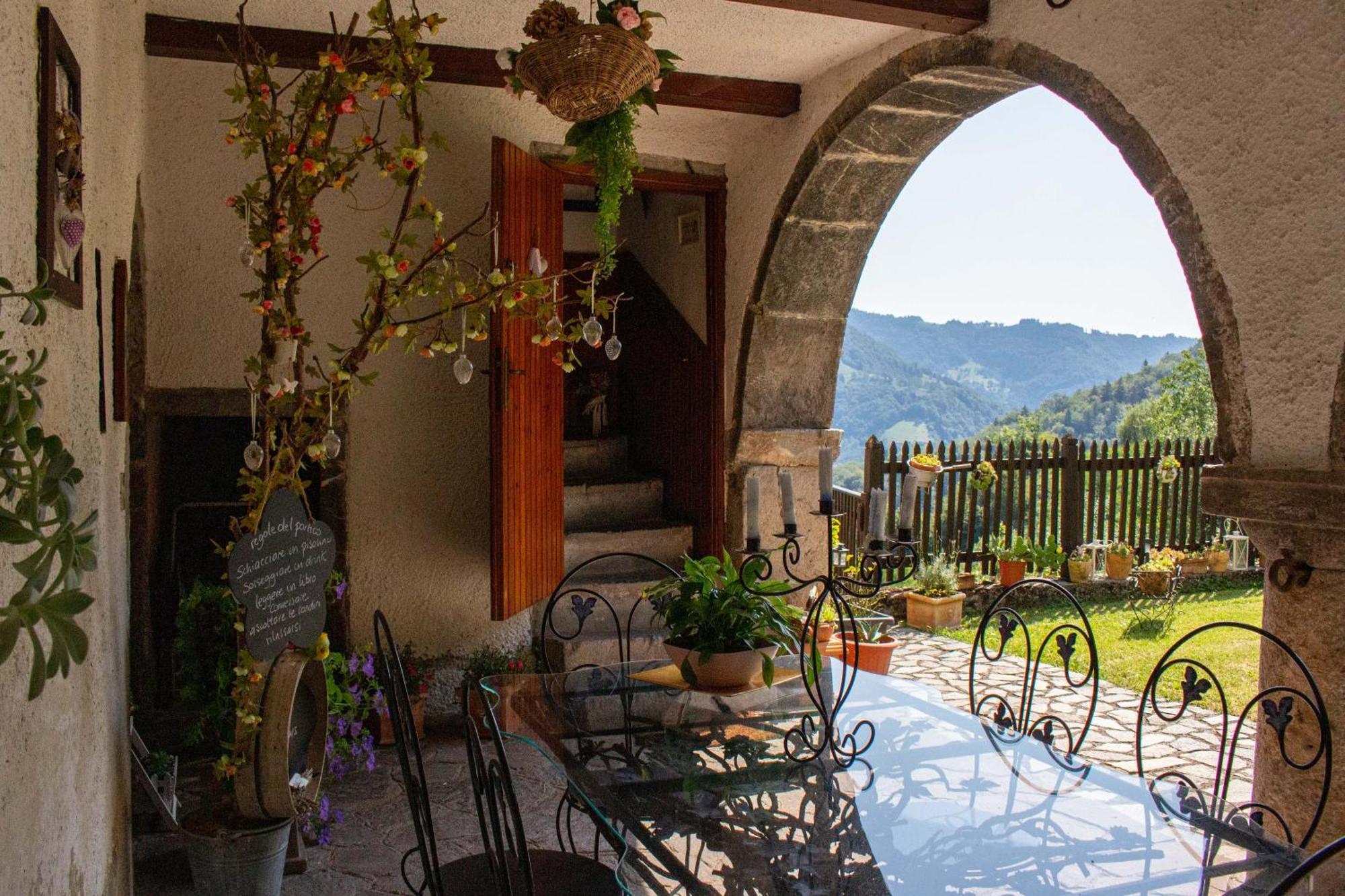 A Casa Di Gianni E Mari Bed & Breakfast Vestone Exterior photo